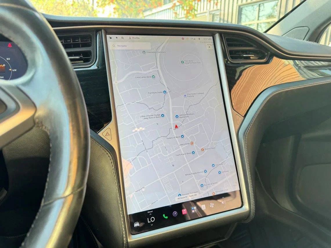 Used 2018 Tesla Model X 75D AWD/4WD image 16