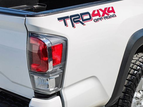 Used 2022 Toyota Tacoma TRD Off-Road image 10