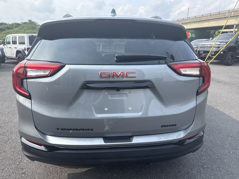 Used 2023 GMC Terrain SLE w/ Driver Convenience Package AWD/4WD image 4