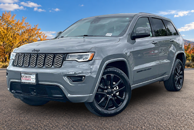 Used 2020 Jeep Grand Cherokee Laredo AWD/4WD image 3