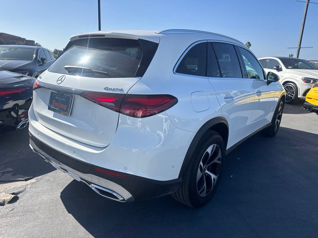 Used 2025 Mercedes-Benz GLC 350e 4MATIC image 5