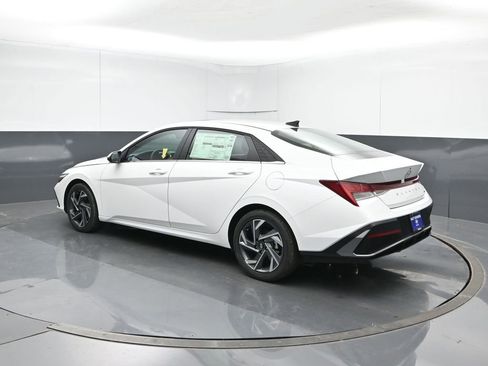 New 2026 Hyundai Elantra Limited FWD image 3