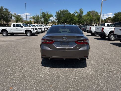 Used 2023 Toyota Camry SE FWD image 4