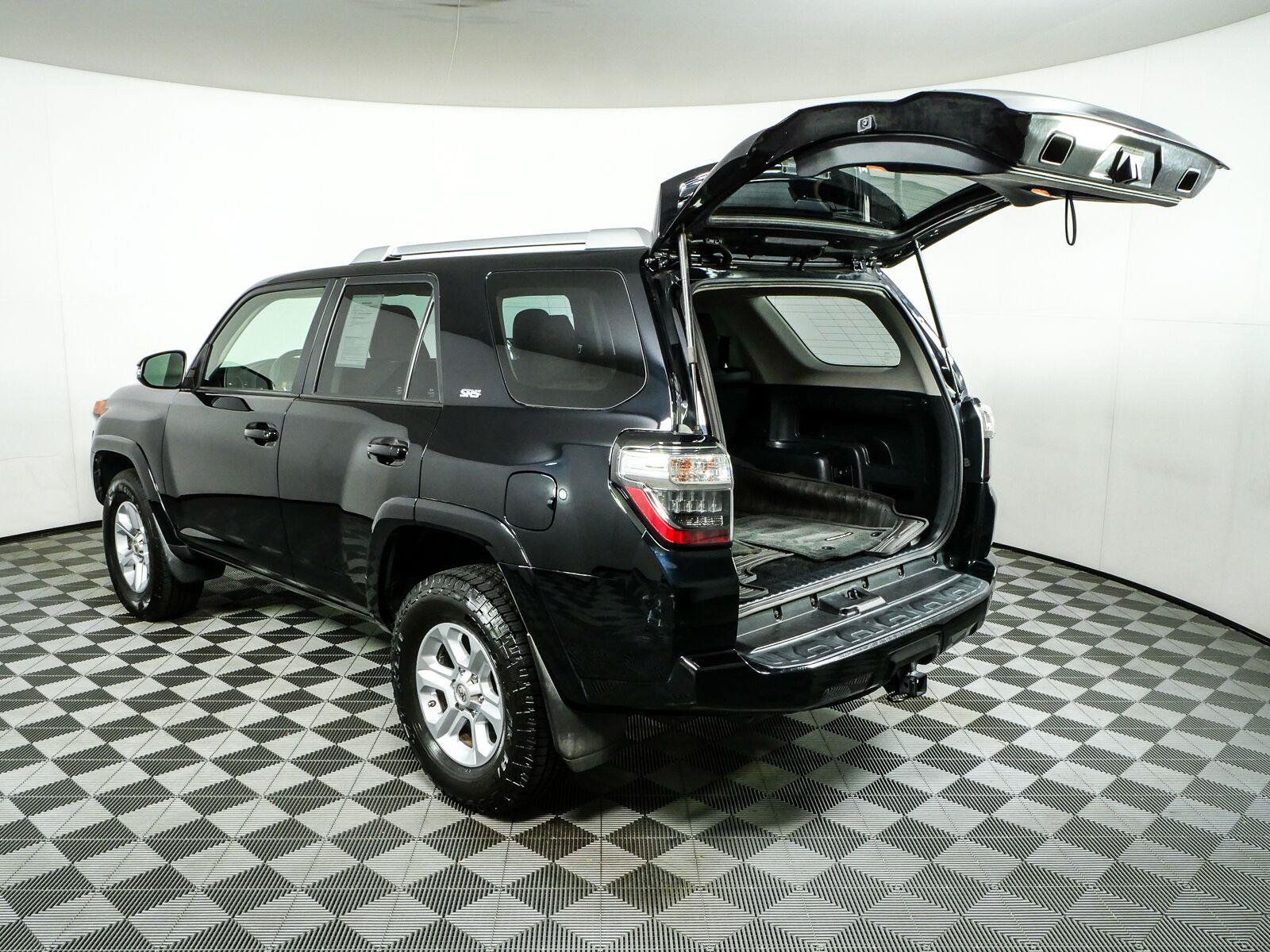Used 2018 Toyota 4Runner SR5 Premium AWD/4WD image 33