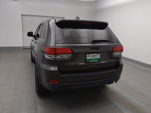 Used 2021 Jeep Grand Cherokee Laredo image 6