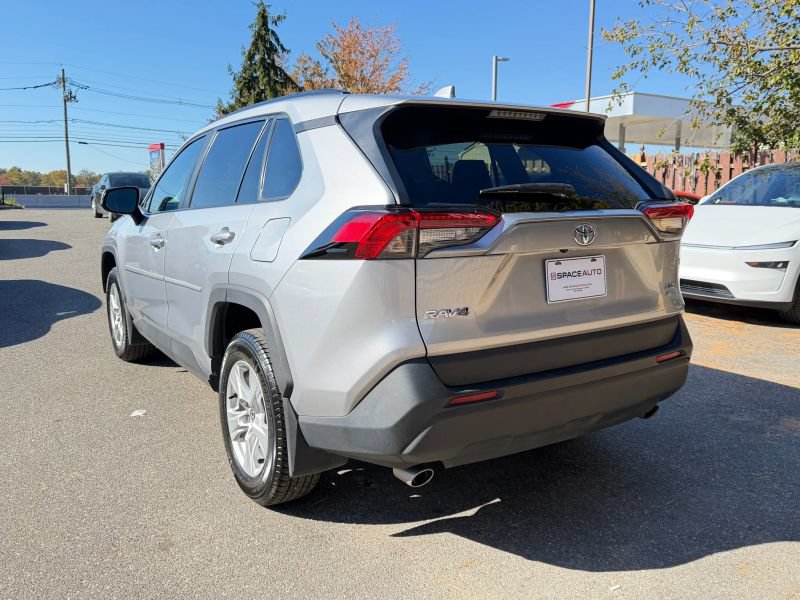 Used 2021 Toyota RAV4 XLE AWD/4WD image 8