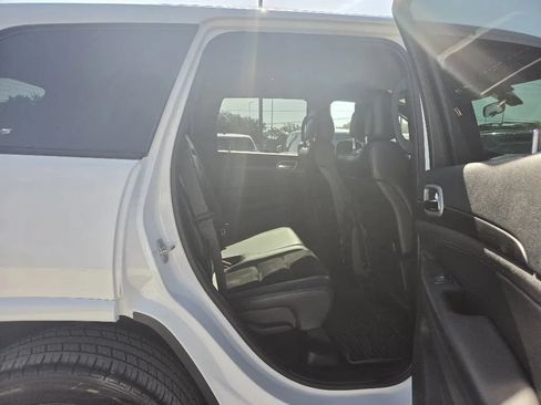 Used 2021 Jeep Grand Cherokee Laredo X AWD/4WD image 19
