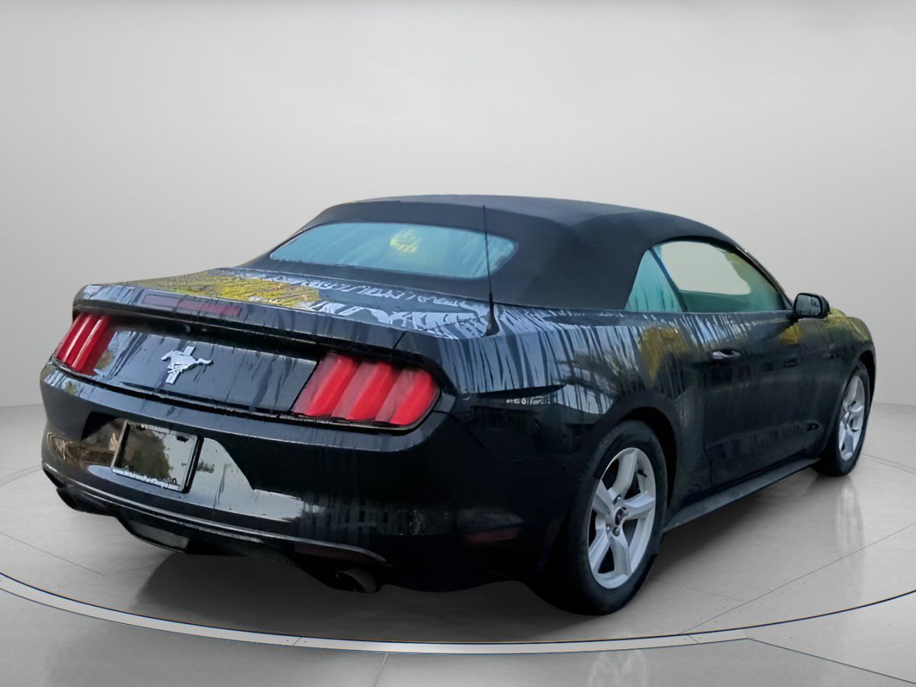 Used 2016 Ford Mustang Convertible RWD image 27
