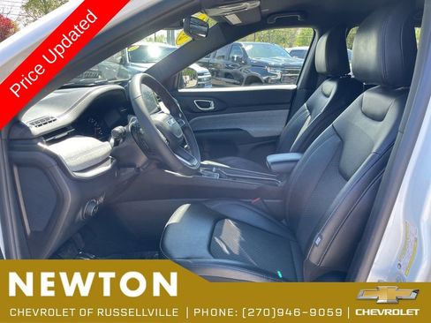 Used 2025 Jeep Compass Latitude AWD/4WD image 4