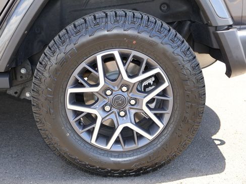 Used 2025 Jeep Wrangler Unlimited Sahara AWD/4WD image 29