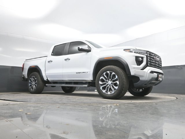 Used 2024 GMC Canyon Denali AWD/4WD image 41