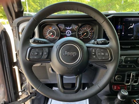 Used 2025 Jeep Wrangler Unlimited Sport AWD/4WD image 12