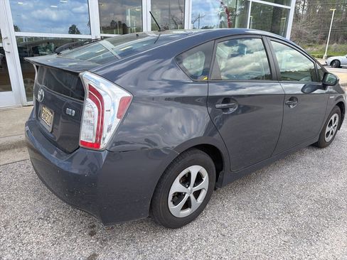 Used 2015 Toyota Prius Two image 3