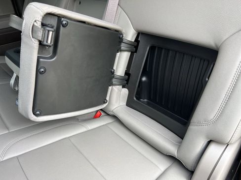 Used 2022 GMC Sierra 1500 SLT w/ SLT Convenience Package image 16