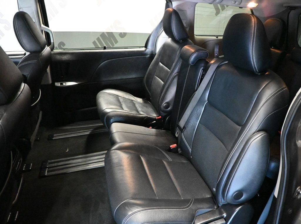 Used 2017 Toyota Sienna SE FWD image 15