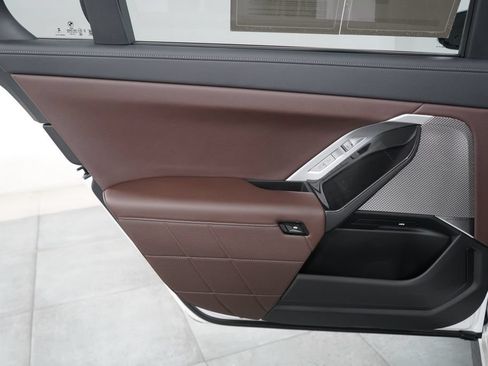 Used 2025 BMW i7 xDrive60 AWD/4WD image 28