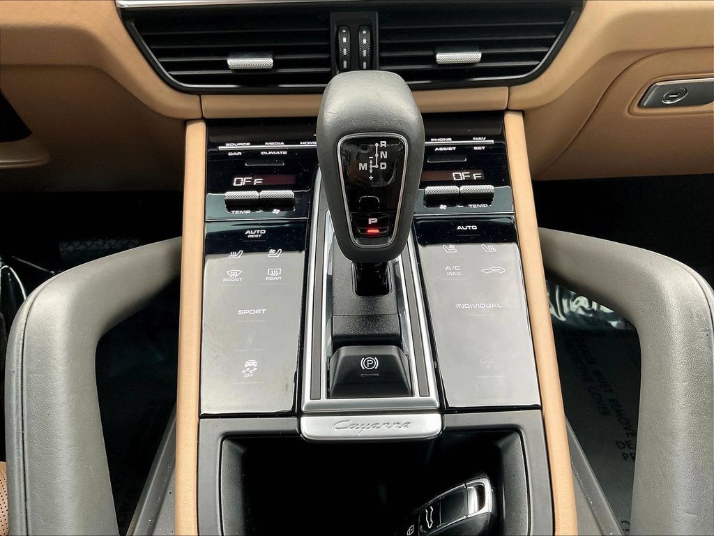 Used 2022 Porsche Cayenne AWD/4WD image 15