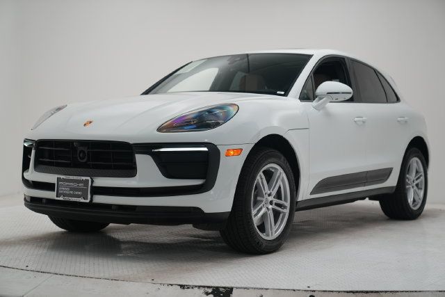 Certified 2026 Porsche Macan AWD/4WD image 6