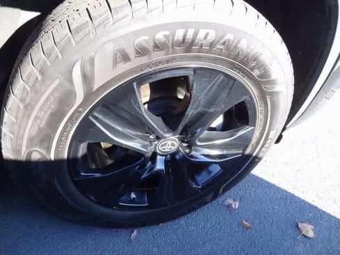 Used 2023 Toyota Highlander Bronze Edition image 25