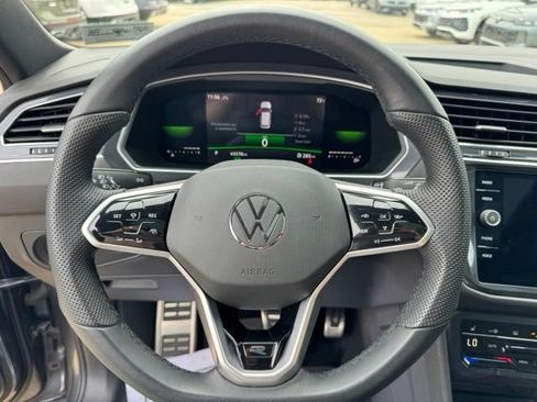 Certified 2022 Volkswagen Tiguan SE R-Line AWD/4WD image 18