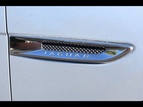 Used 2019 Jaguar F-PACE Premium image 53