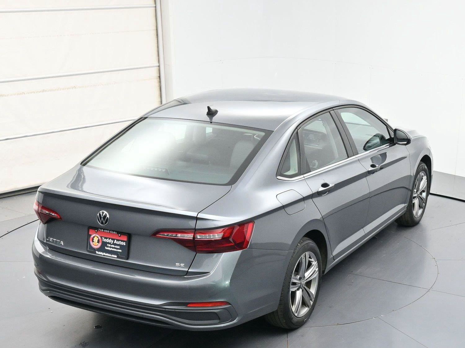 Certified 2023 Volkswagen Jetta SE FWD image 30