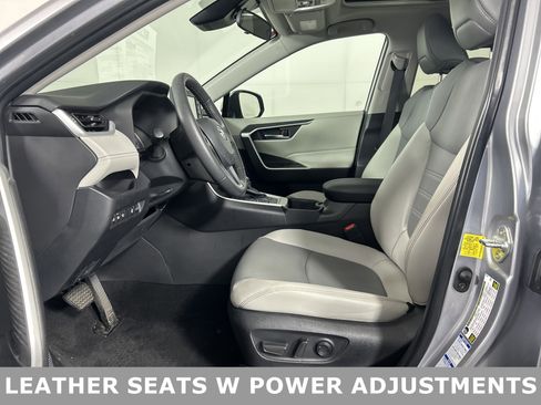 Used 2022 Toyota RAV4 XLE Premium image 5