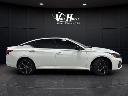 Used 2023 Nissan Altima 2.0 SR AWD/4WD image 8
