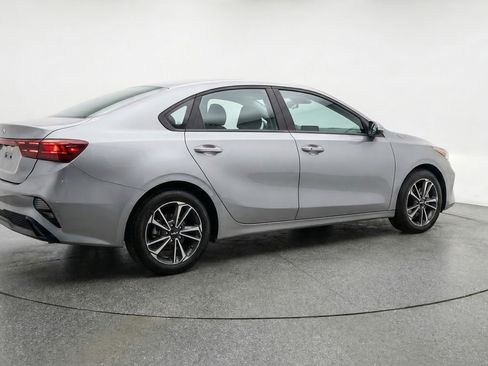 Used 2024 Kia Forte LXS image 9