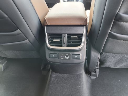 Used 2025 Subaru Outback Touring AWD/4WD image 24