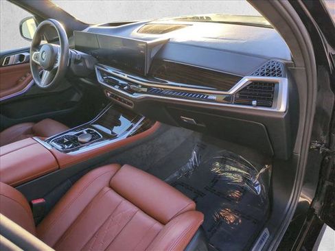 Certified 2025 BMW X7 M60i w/ Climate Comfort Package image 27