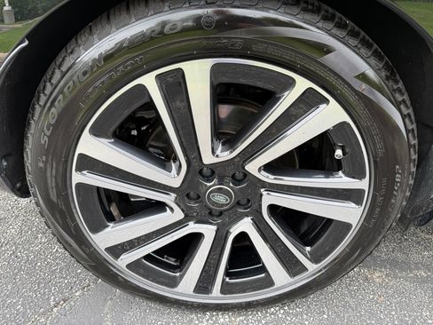 Certified 2023 Land Rover Range Rover SE AWD/4WD image 38