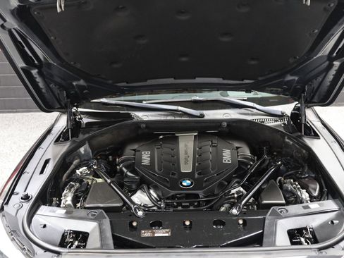 Used 2013 BMW 550i Gran Turismo xDrive image 14