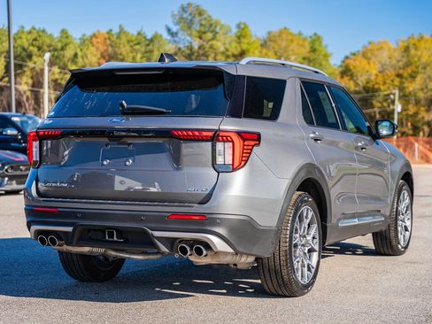 Certified 2025 Ford Explorer Platinum w/ Ultimate Package image 7