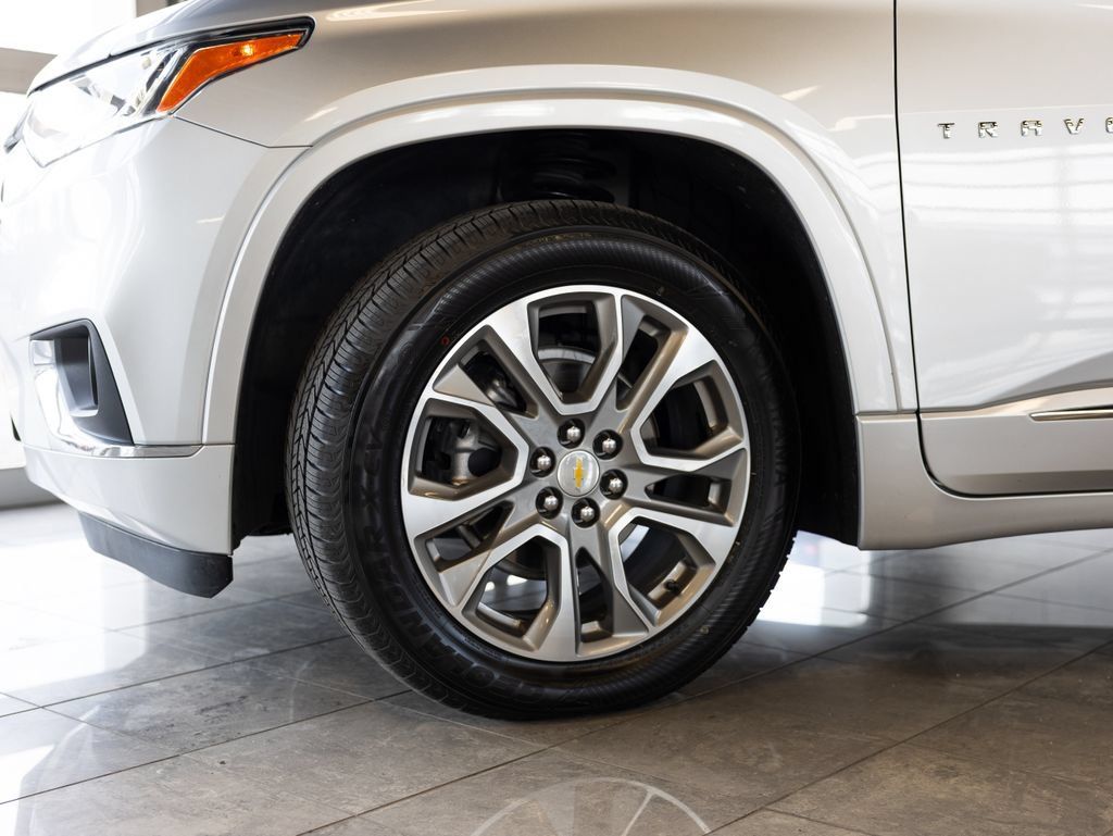 Used 2021 Chevrolet Traverse Premier AWD/4WD image 9