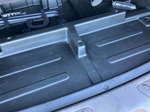 Used 2023 GMC Yukon XL SLT image 31