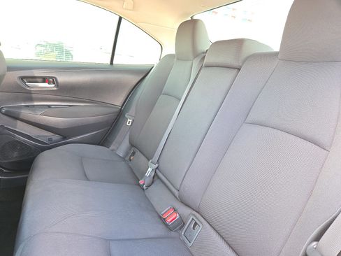 Used 2021 Toyota Corolla LE image 6