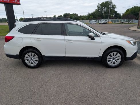 Used 2017 Subaru Outback 2.5i Premium AWD/4WD image 10