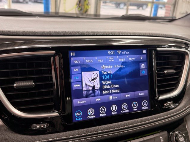 Used 2019 Chrysler Pacifica Limited w/ S Appearance Package FWD image 14