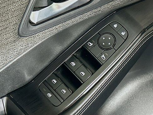 Used 2022 Nissan Rogue SV image 18