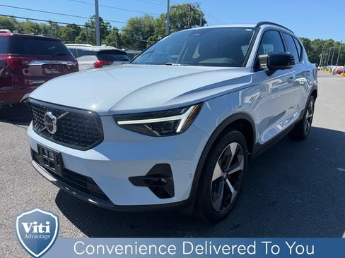 Certified 2026 Volvo XC40 B5 Plus w/ Protection Package Premier AWD/4WD image 4