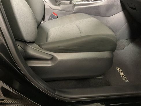 Used 2021 Toyota RAV4 XLE image 35