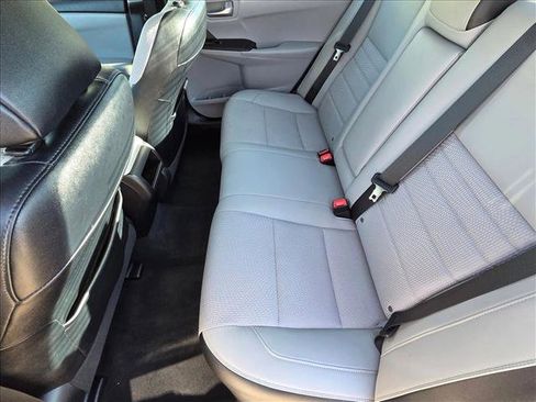 Used 2017 Toyota Camry SE image 17