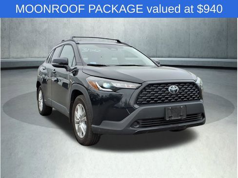 Used 2025 Toyota Corolla Cross LE w/ Moonroof Package image 4