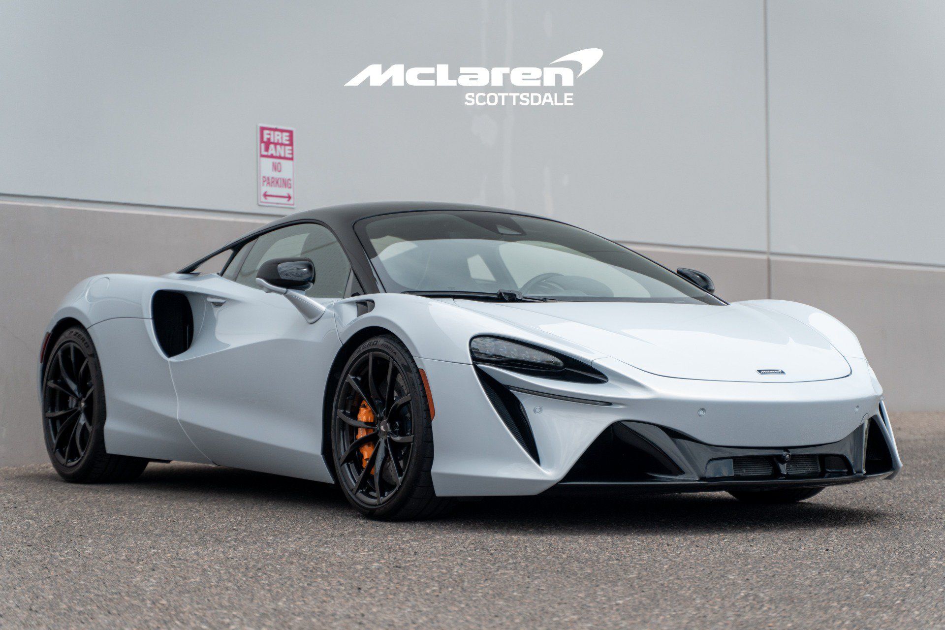 Used 2023 McLaren Artura RWD image 9