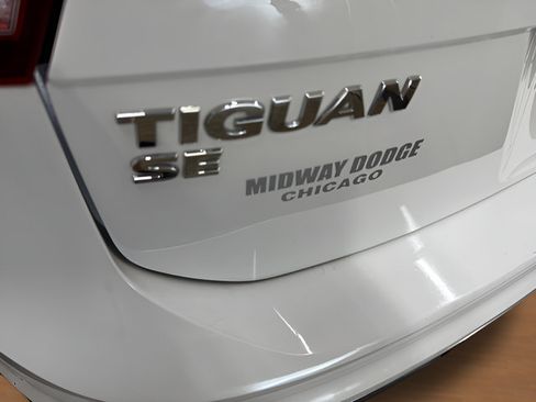 Used 2021 Volkswagen Tiguan SE R-Line AWD/4WD image 8