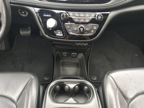 Used 2021 Chrysler Pacifica Touring-L w/ Premium & Safety Sphere Group FWD image 23
