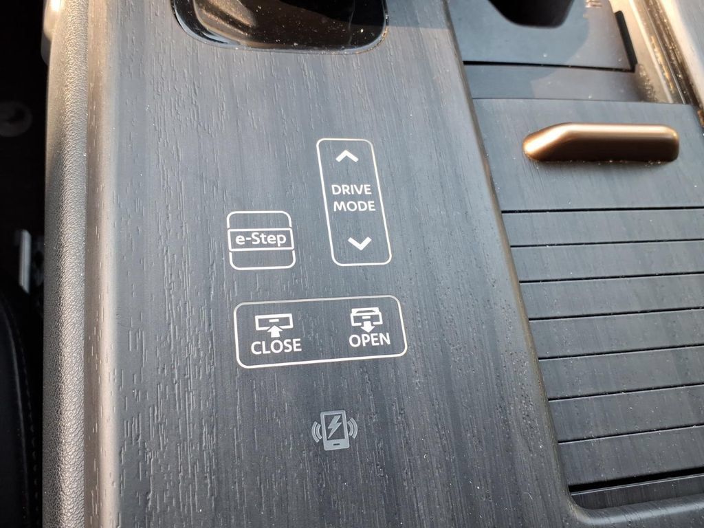 Used 2024 Nissan Ariya FWD image 17