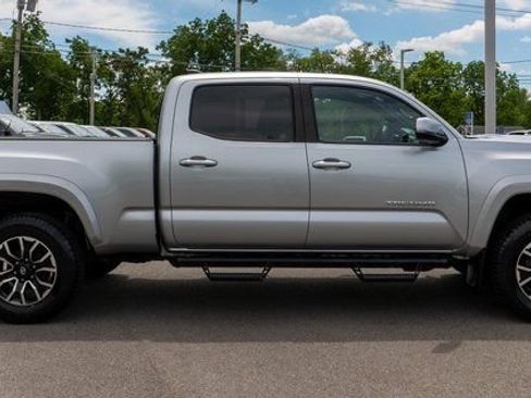 Used 2022 Toyota Tacoma TRD Sport AWD/4WD image 5