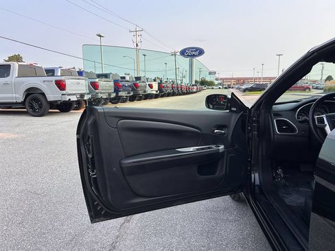 Used 2011 Chrysler 200 Limited FWD image 14